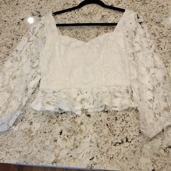 NWOT Guess Snowie Textured Top - Picture 2 of 6